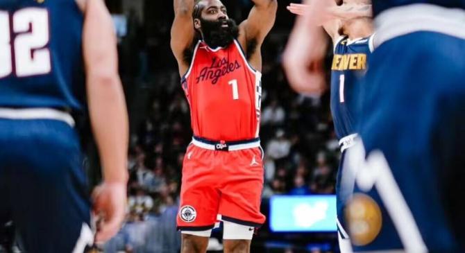 关于关键时刻NBA常规赛传出新动向；犹他爵士完成体检；管理层表态——目标明确；医务组通报恢复的信息