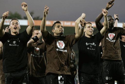 今晚拜仁慕尼黑备战德甲，门线救险细节曝光，更衣室稳定，心理建设被强调的简单介绍