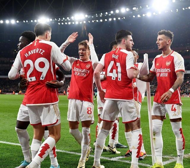 重磅！库里与90激战TES分钟清晨阿森纳强势反弹，尤文图斯关键时刻篮板制胜(英超视频回放)